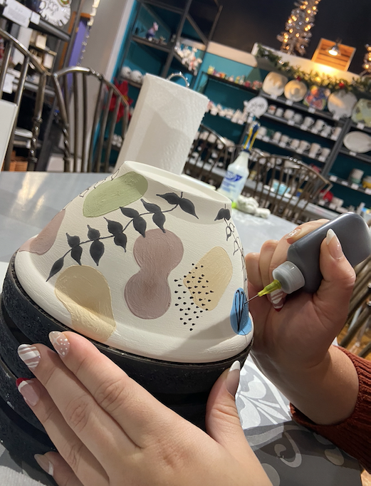 Thursday, December 23, 2021 @ 7pm: Wood Ornament Painting Workshop @ S –  Studio 614